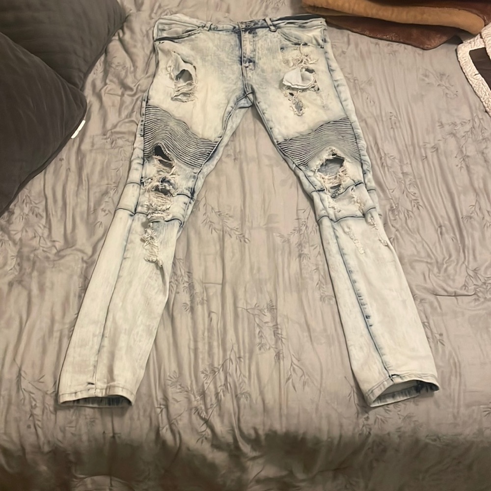 forever 21 men ripped denim jeans beautiful condition